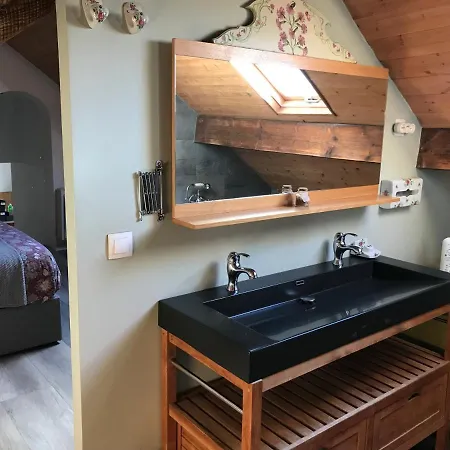 Cosy Chelles Apartment